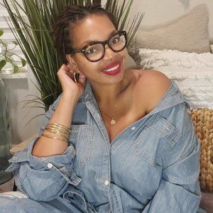 Meet your Posher, Donielle